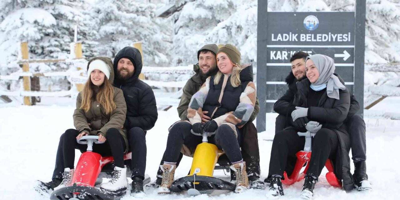 Akdağ’dan kartpostallık kar manzaraları