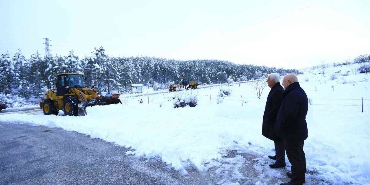 Karlı yollar Büyükşehir ekiplerince açıldı