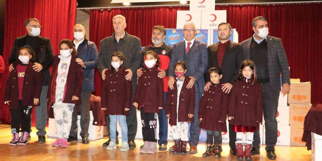 Yüreğir’de yetimler sevindirildi