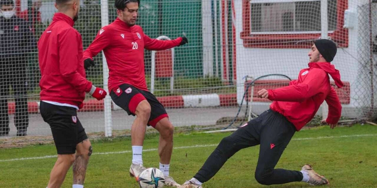 Samsunspor’da 3 futbolcu korona oldu