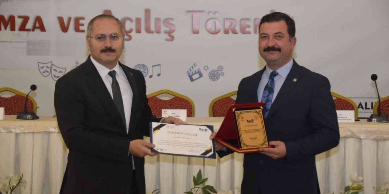 MHP’ye ’Tasarım Beceri Atölye’sine katkı plaketi