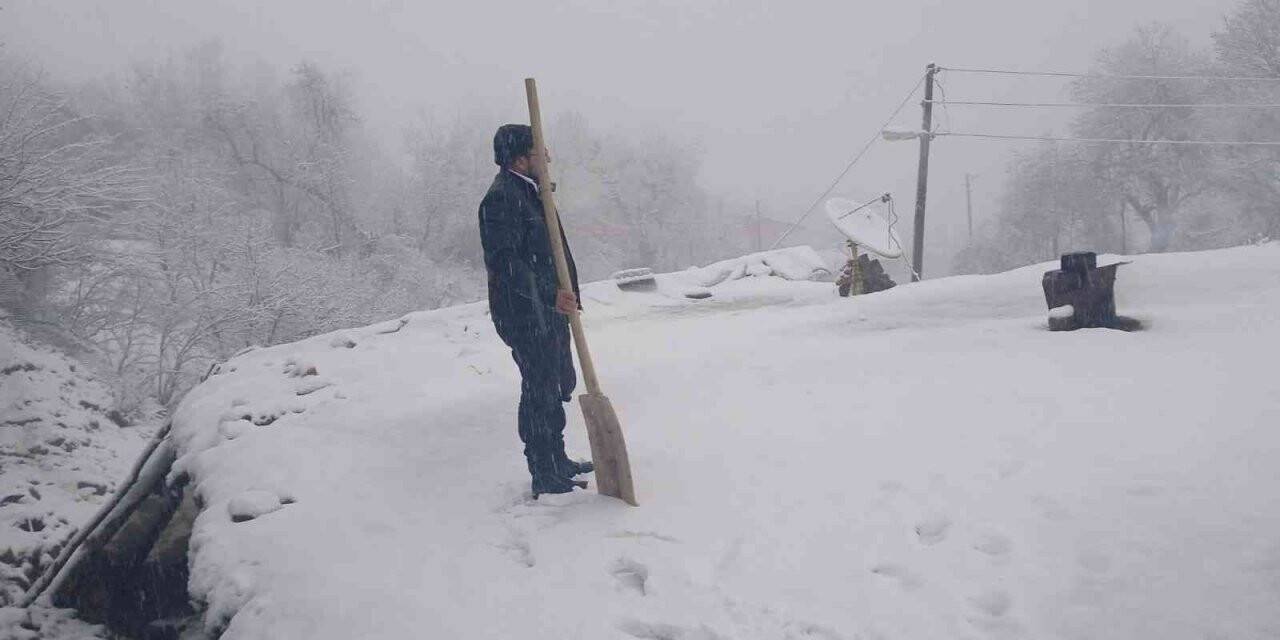Batman’da beklenen kar yağışı yüksek kesimleri beyaza bürüdü