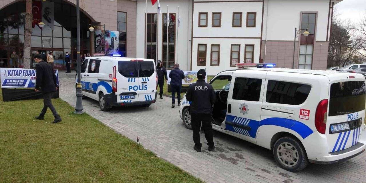 Safranbolu belediyesi tarafından açılan birinci kitap fuarında Selahattin Demirtaş gerginliği