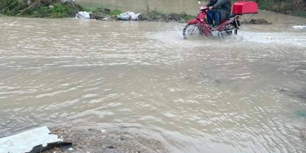 Samandağ’da fırtına ve yağmur etkili oluyor