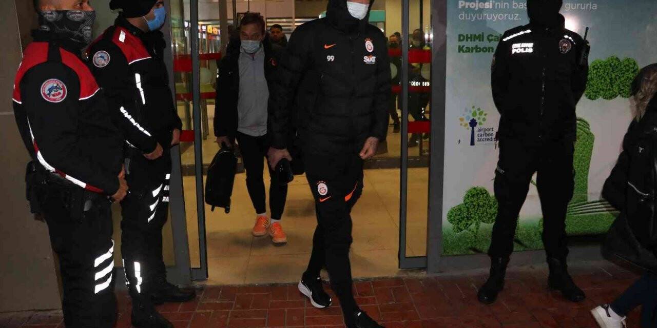 Galatasaray Adana’ya geldi