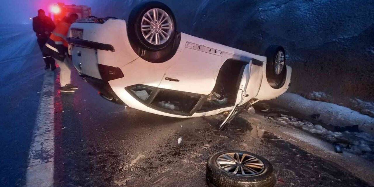 Niğde’de buzlanan yolda otomobil takla attı: 4 yaralı
