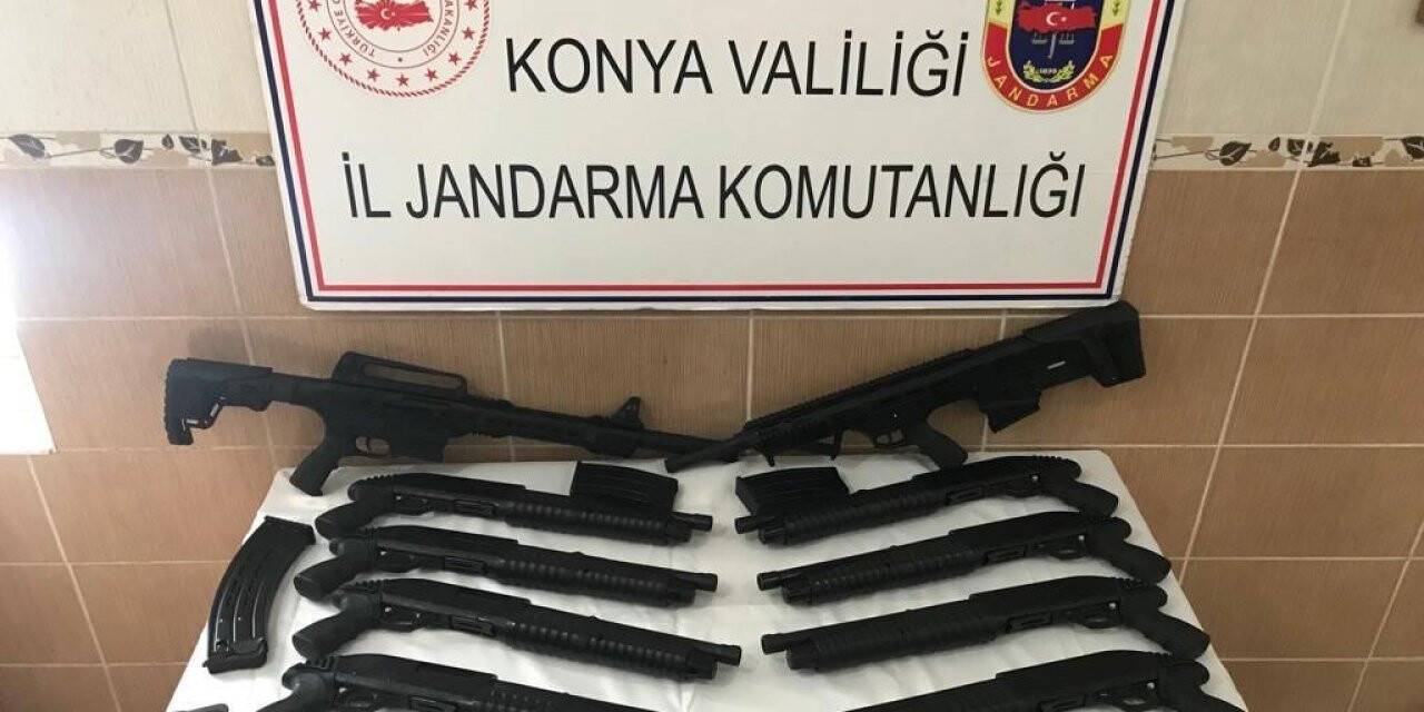 Konya’dan kargoya verilen 12 kaçak av tüfeği jandarmaya takıldı