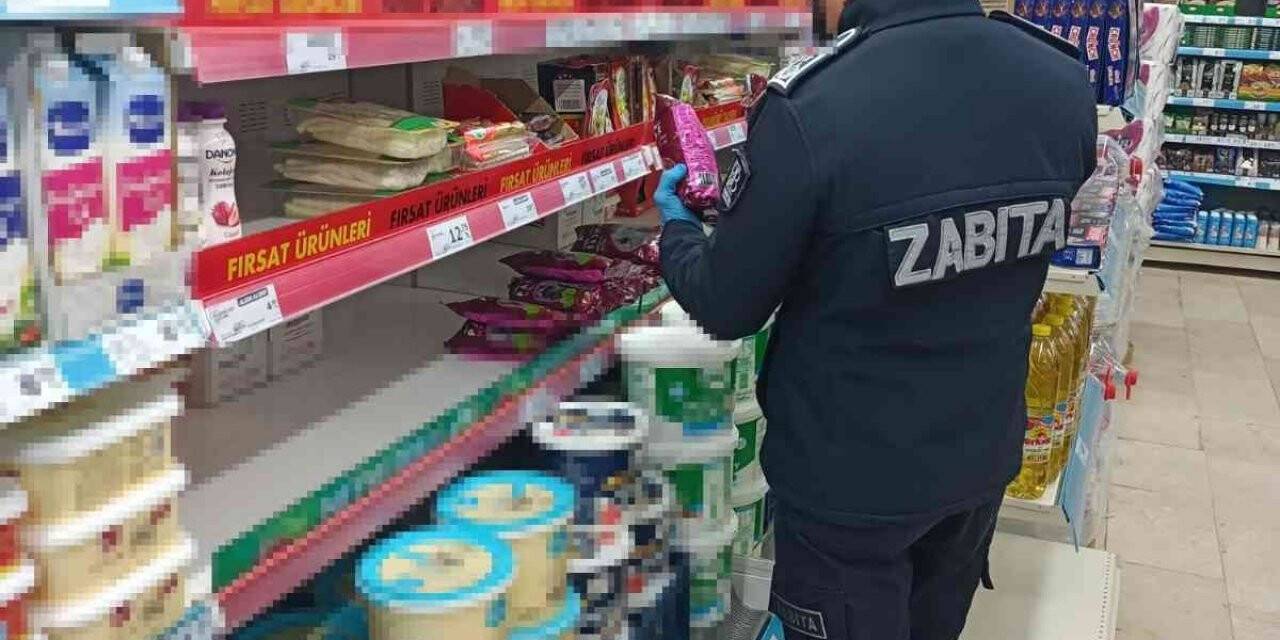 Zincir markette tarihi geçmiş ürüne el kondu