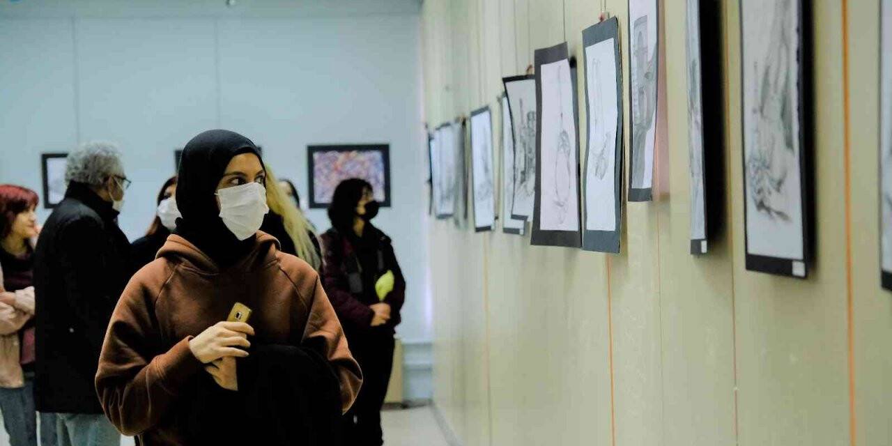 Öğrenciler karakalem sergisi açtı