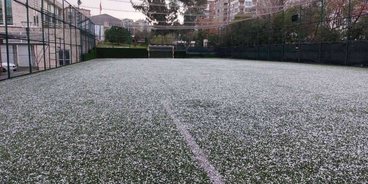 Meteorolojinin uyardığı soğuk hava dalgası geldi: Samsun’a fındık büyüklüğünde dolu yağdı