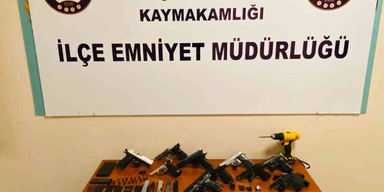 Polis uyuşturucu satıcılarına göz açtırmıyor: 4 gözaltı