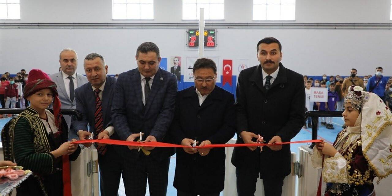 Vali Çiçek, Kadın Kültür Market’in açılışını yaptı