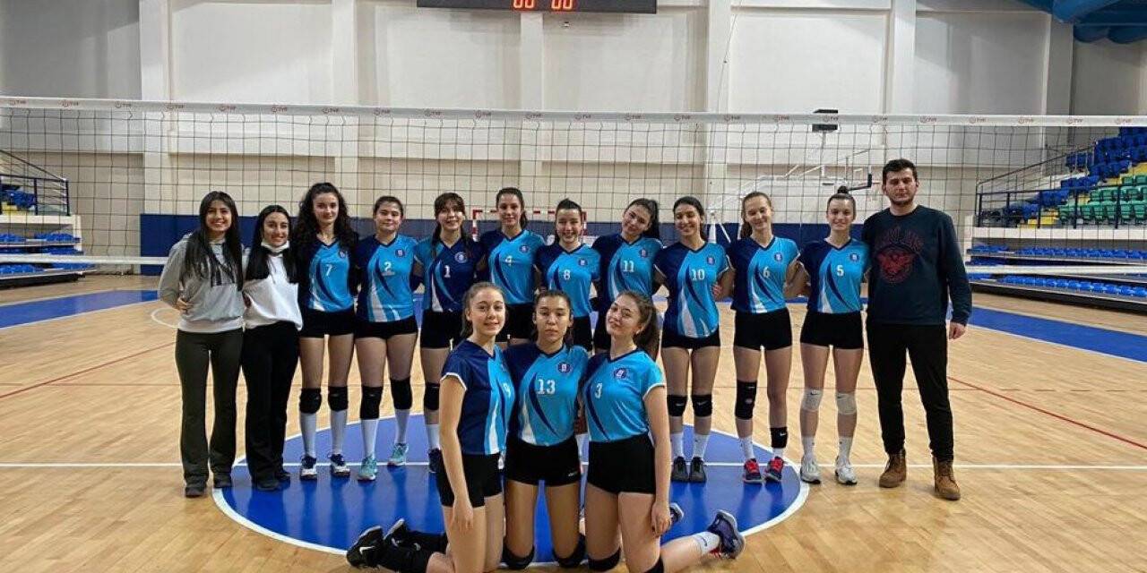 Kütahya Belediyespor Genç Kızlar Voleybol Takımı il birincisi oldu