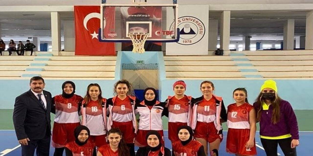 NEVÜ Basketbol takımları hızlı başladı