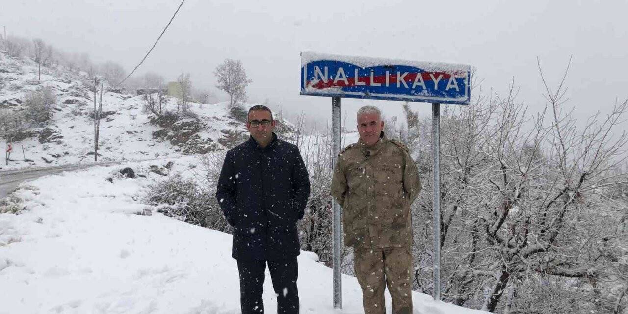 Şirvan’da kar kalınlığı 20 santimi buldu, kaymakam bin 575 rakamlı bölgeden sürücüleri uyardı
