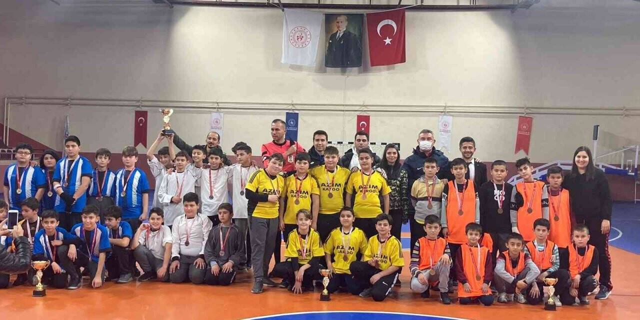 Çal’da futsal coşkusu