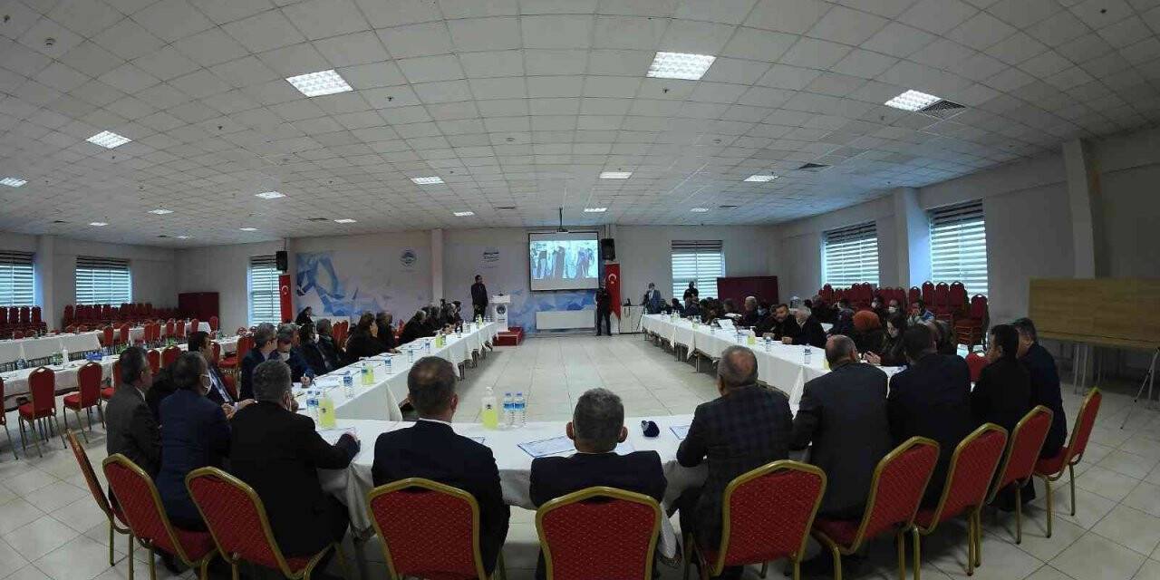 Büyükkılıç Akkışla’da muhtarlarla buluştu