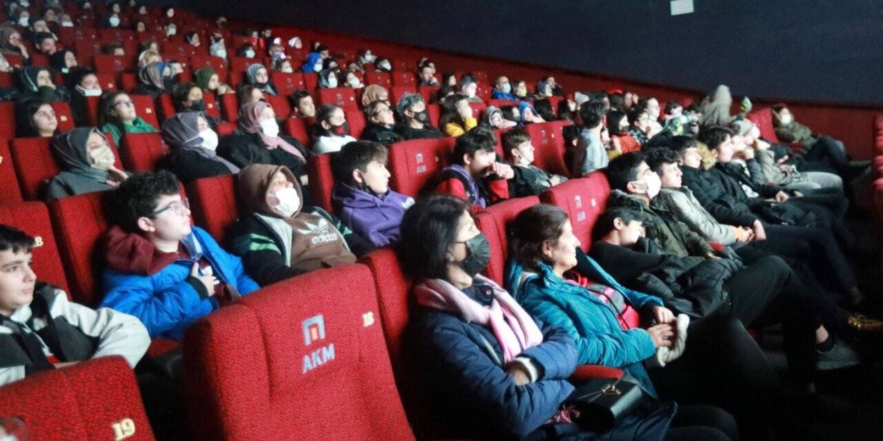 Beyaz Hüzün Adapazarı’nda izleyiciyle buluştu