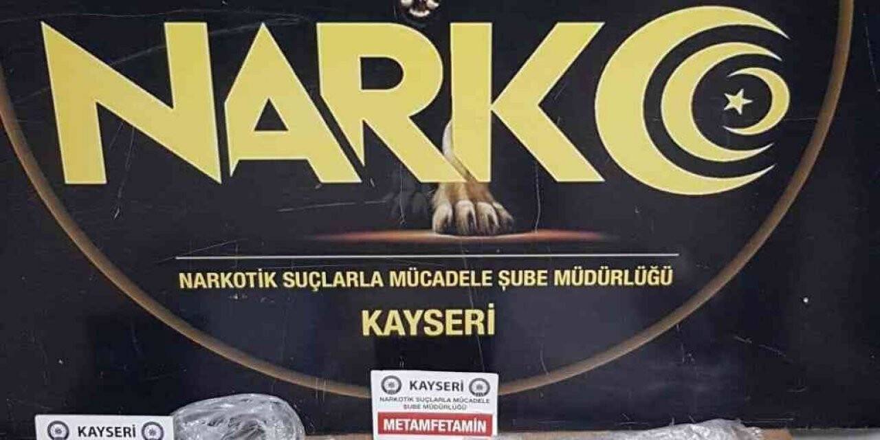 Uyuşturucu tacirleri polisten kaçamadı