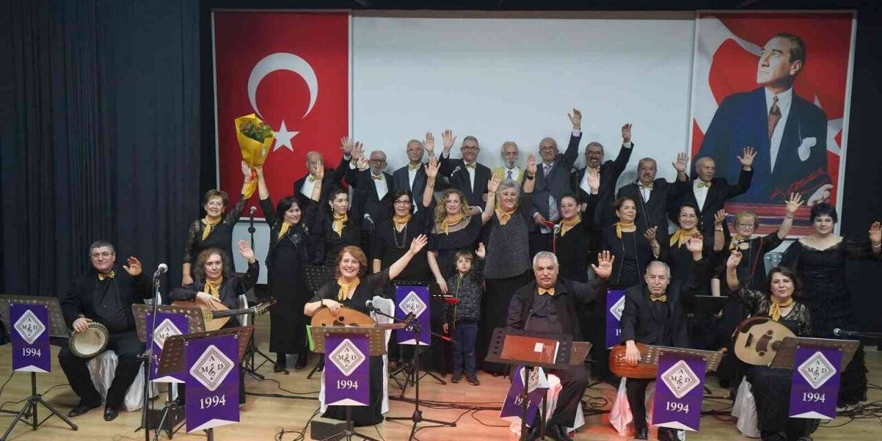 “Ayvalık fidanlarına bir destek de Müzik Derneği’nden geldi