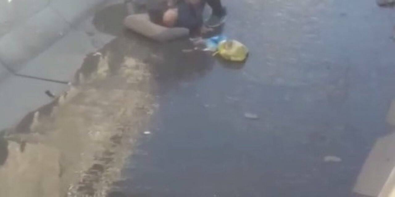 Avcılar’da yaşlı adam bisikletle 5 metre yükseklikten dereye uçtu
