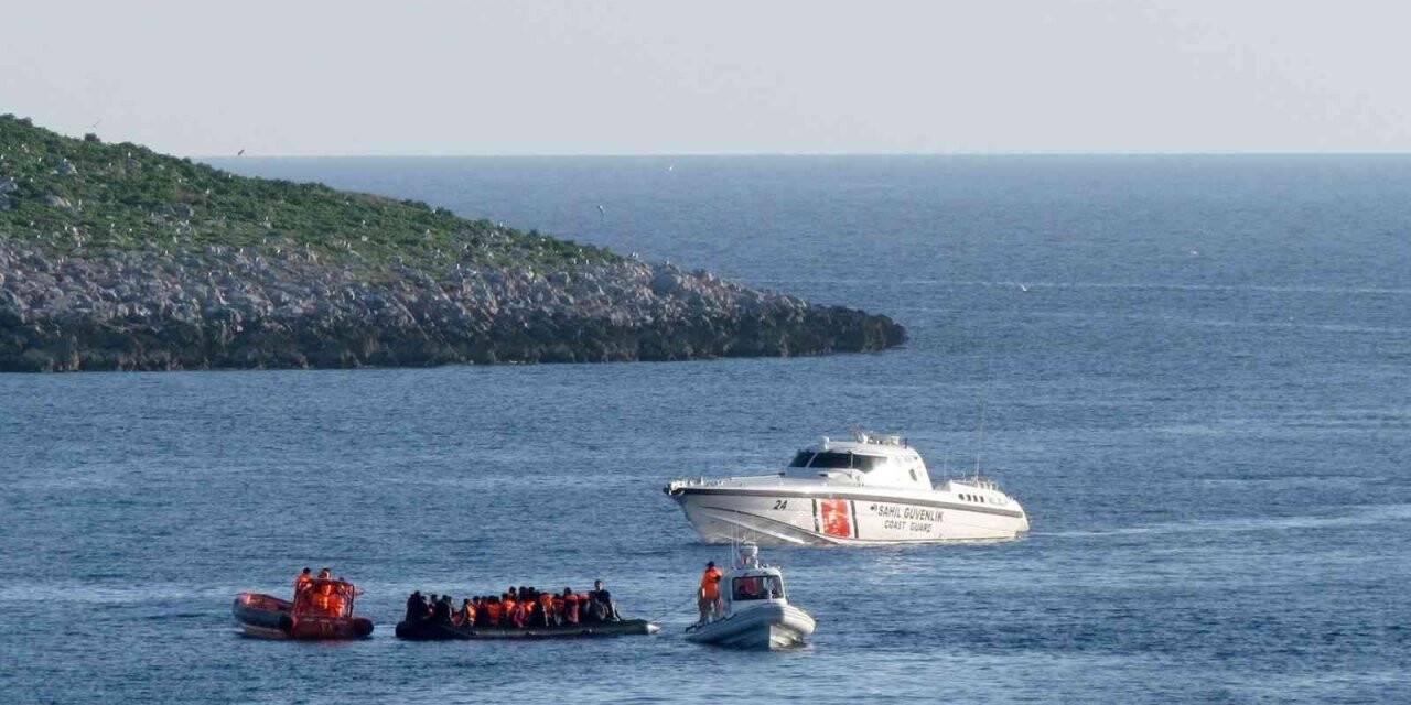 Çeşme açıklarında 52 göçmen kurtarılırken, 29 göçmen yakalandı