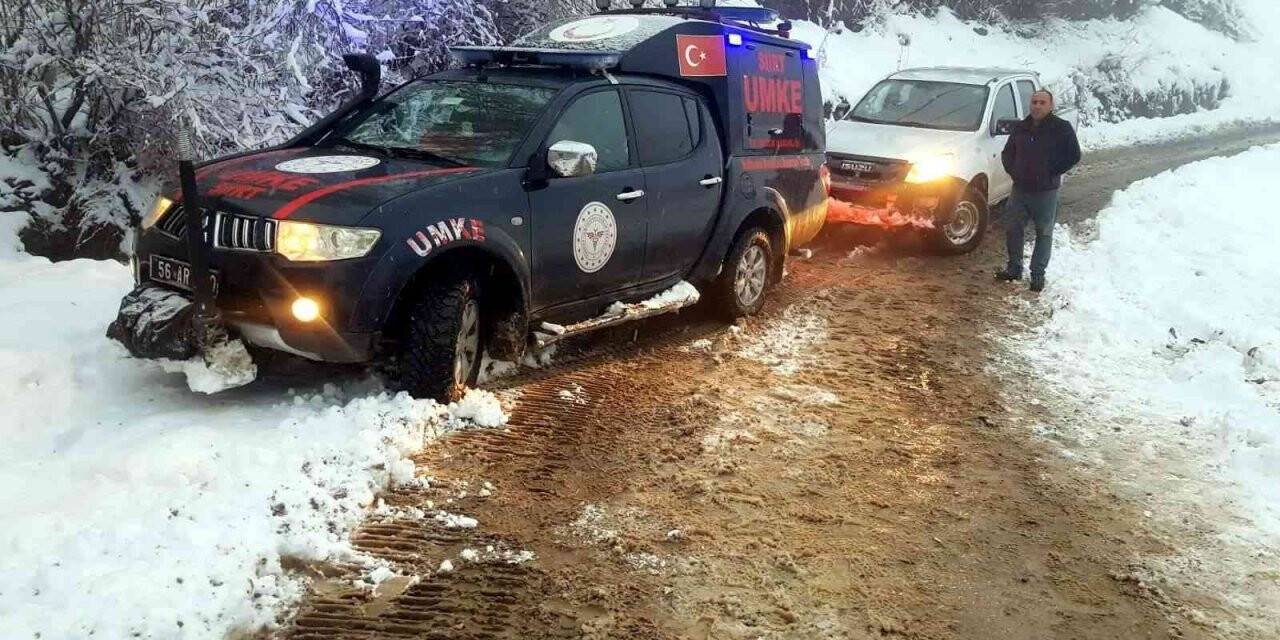 Köyde doğum sancısı tutan kadın, 6 saat süren çalışma sonrası hastaneye ulaştırıldı
