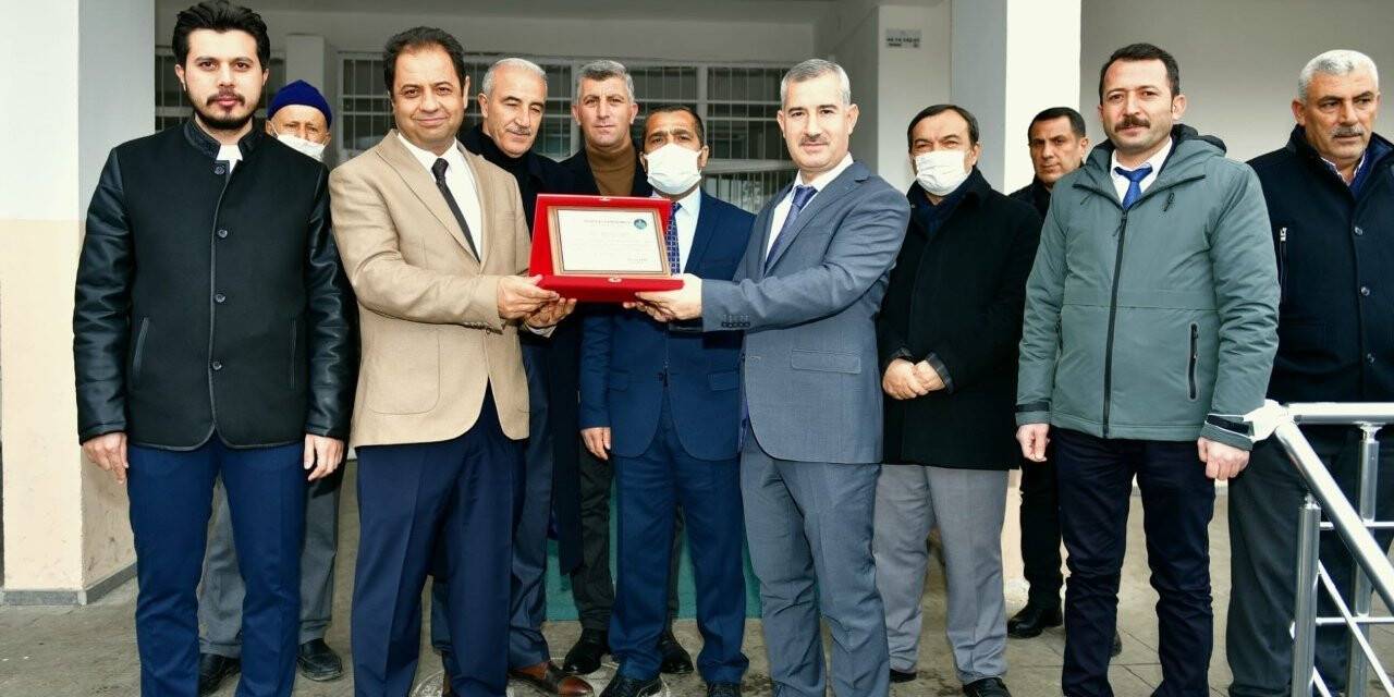 Yeşilyurt’ta iki okul modern bir kimliğe kavuştu