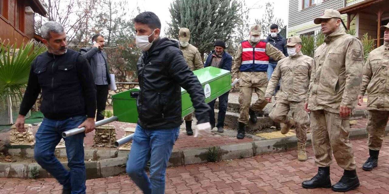 Sahte içki içen kişi villada ölü bulundu