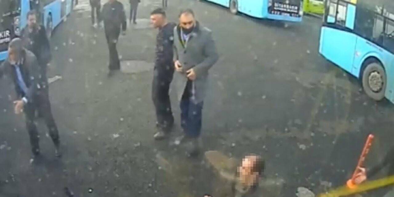 Halk otobüsü şoförüyle tartışan şahıs, taksiyle durağa giderek şoförü bıçakladı