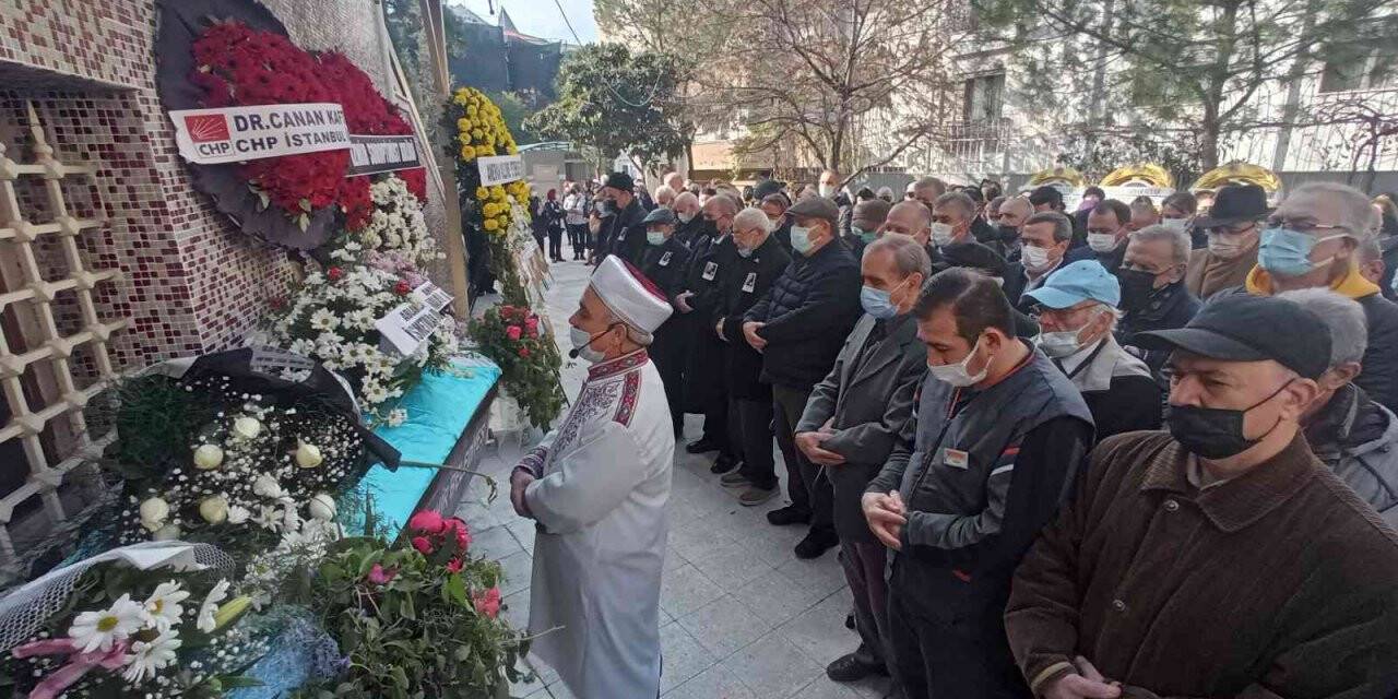 Türkiye’nin ilk kadın ortodontisti son yolculuğuna uğurlandı