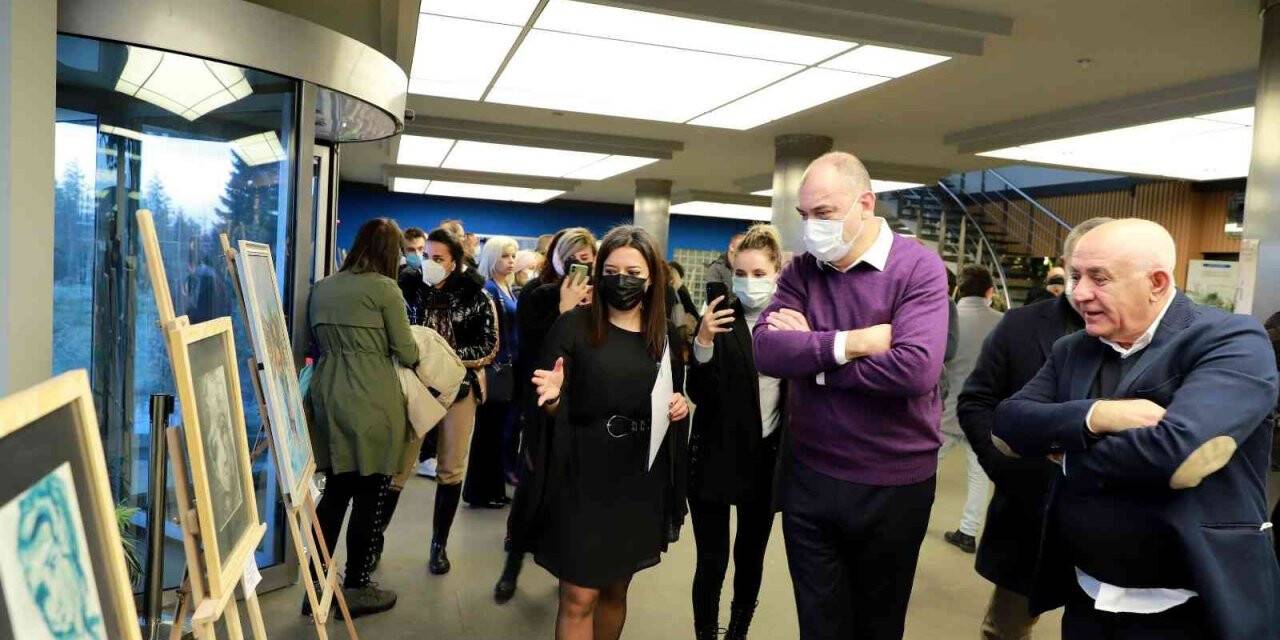 Bu sergi sokaktaki canlar için