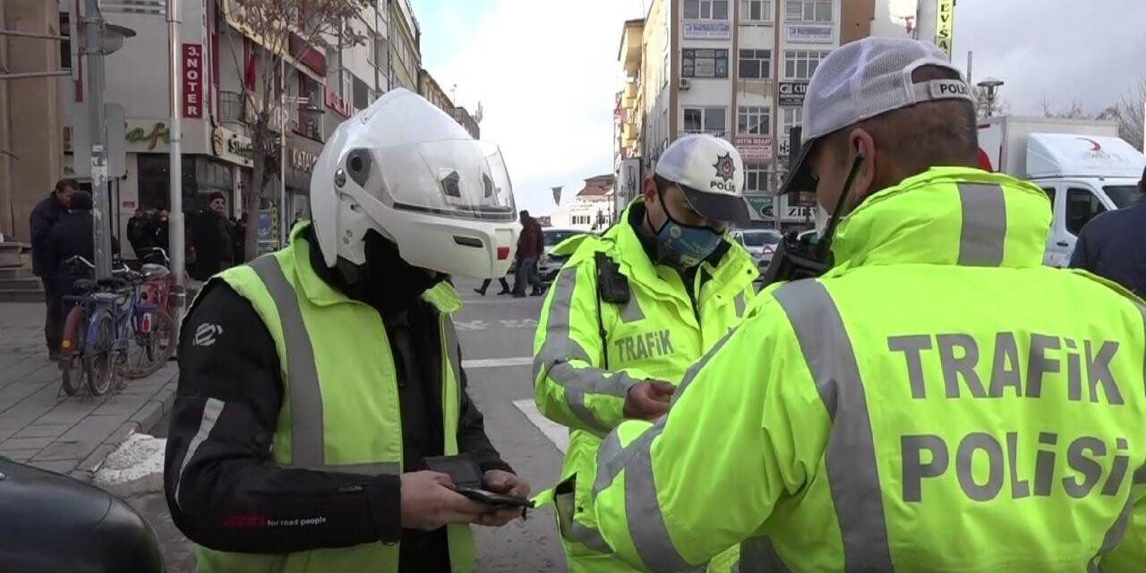Aksaray’da trafik güvenliği uygulamaları sürüyor