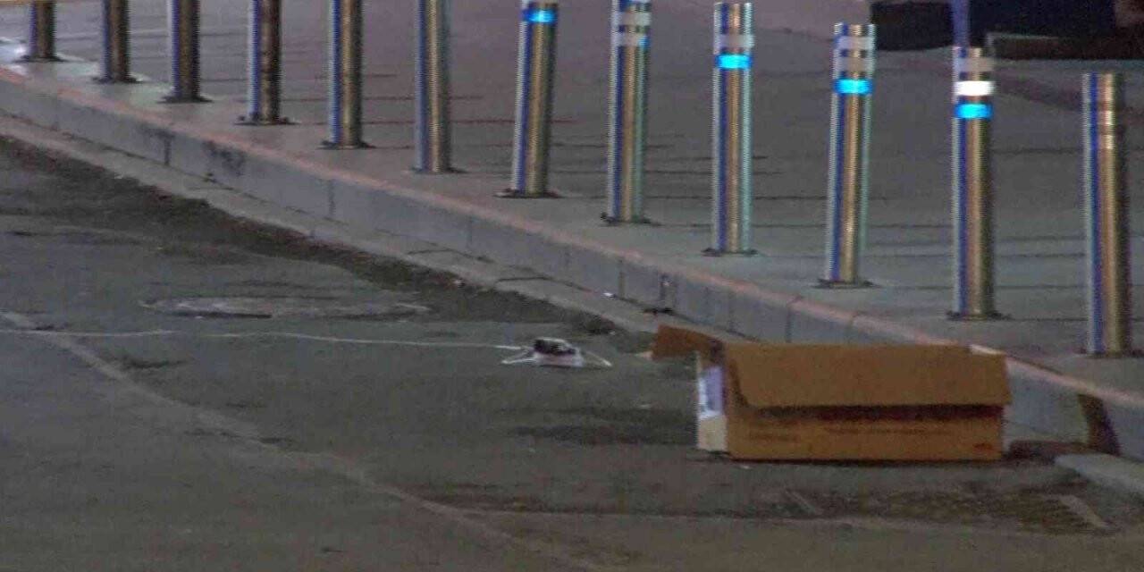 Zeytinburnu AK Parti İlçe Başkanlığı önündeki şüpheli paket fünye ile patlatıldı