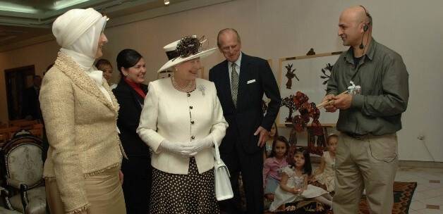 İngiltere Kraliçesi Karagöz-Hacivat'ı izleyecek