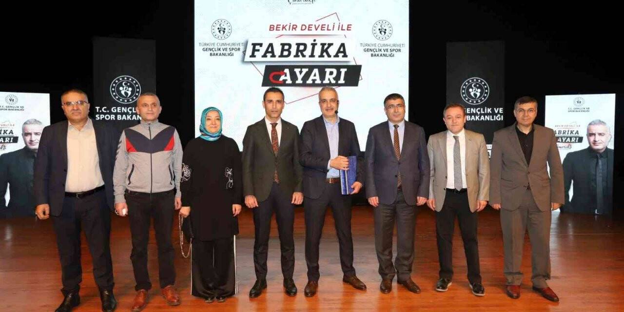 Bekir Develi NEVÜ’de ‘Fabrika Ayarı’ adlı söyleşide bulundu