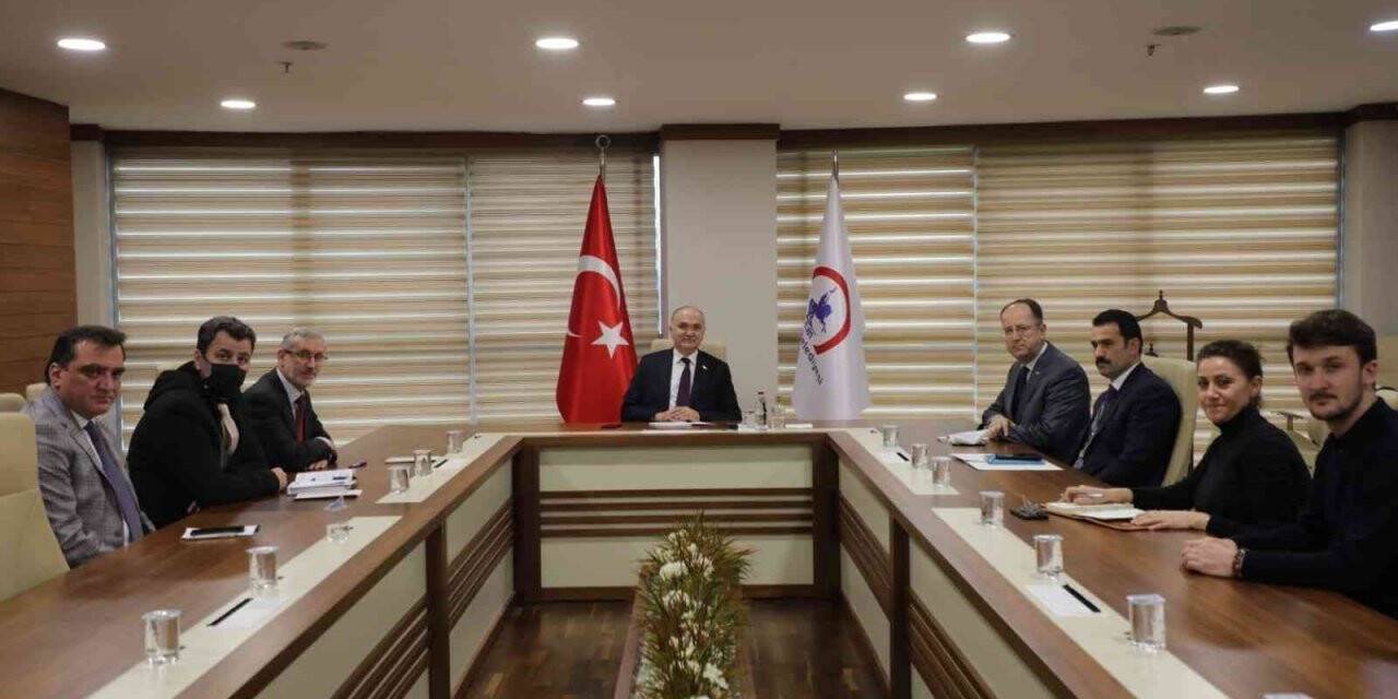 Başkan Özlü, eğitim işini sıkı tutuyor