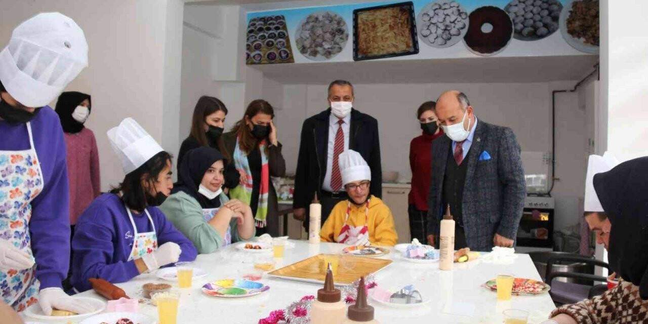 Müdür Başyiğit’ten ’Özel Emekler Atölyesi’ne ziyaret