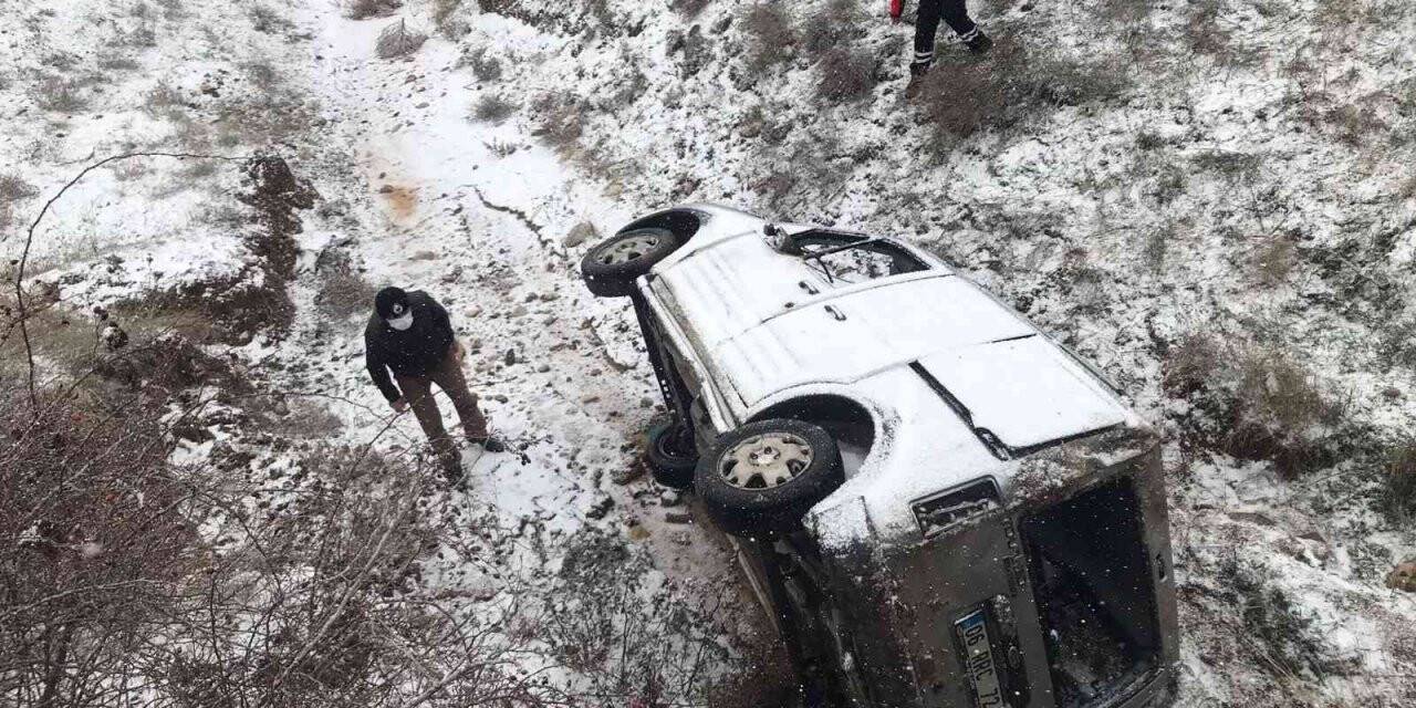 Hafif ticari araç köprüden uçtu: 2 yaralı