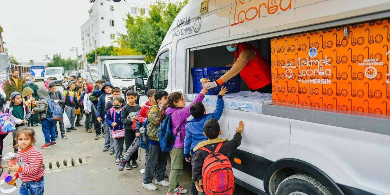 Mersin’de ’1 ekmek 1 çorba’ dağıtımı artık tüm gün sürecek