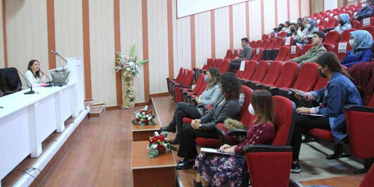 Bilişim teknolojilerinin olumlu ve olumsuz yönleri anlatıldı