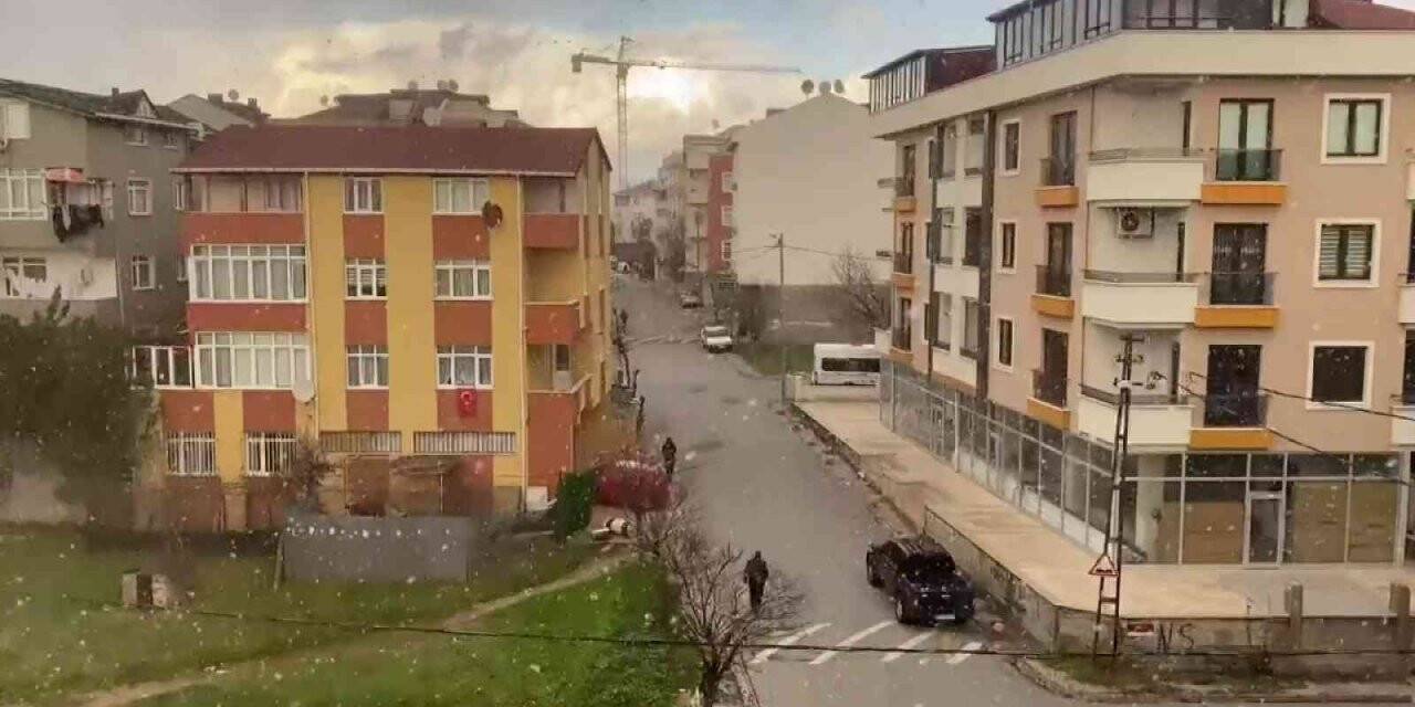 İstanbul Anadolu Yakasında kar yağışı etkili oldu