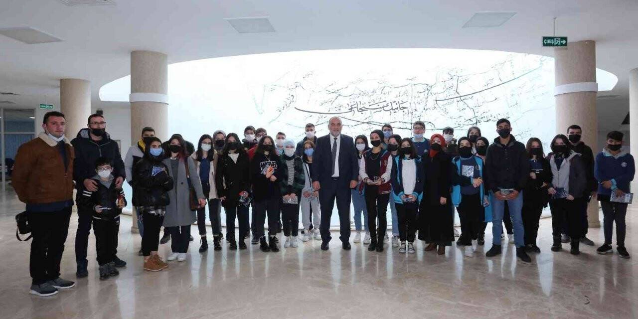 Başkan Sandıkçı bilim turuna çıkan gençleri ağırladı
