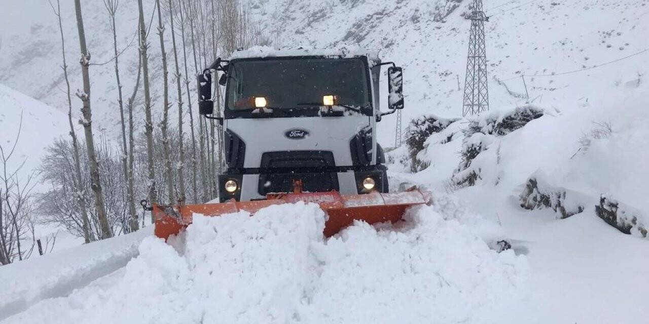 Şırnak’ta kar 1 metreyi buldu