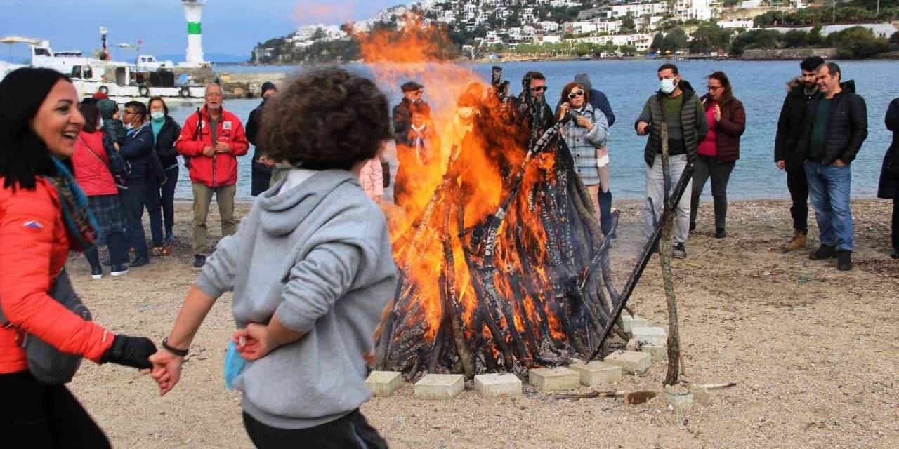 Dev ateş yakıldı, halaylar çekildi, "Nartugan" Bodrum’da kutlandı