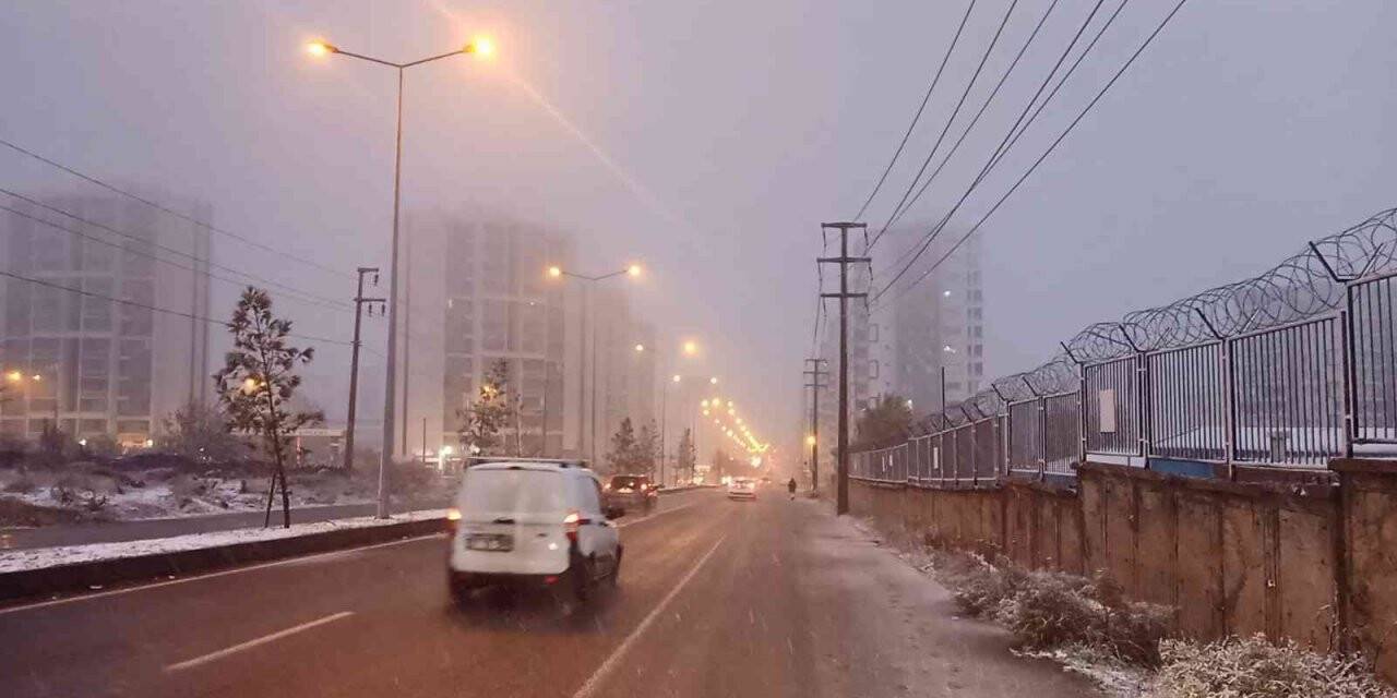 Diyarbakır’a mevsimin ilk karı yağdı