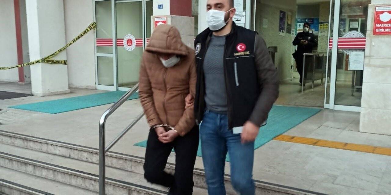Aracın oto teyp bölümüne gizlenen uyuşturucu hassas burun Cat’e takıldı