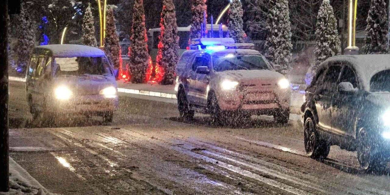 Tokat’ta kar yağışı ve buzlanma ulaşımda aksamalara neden oldu