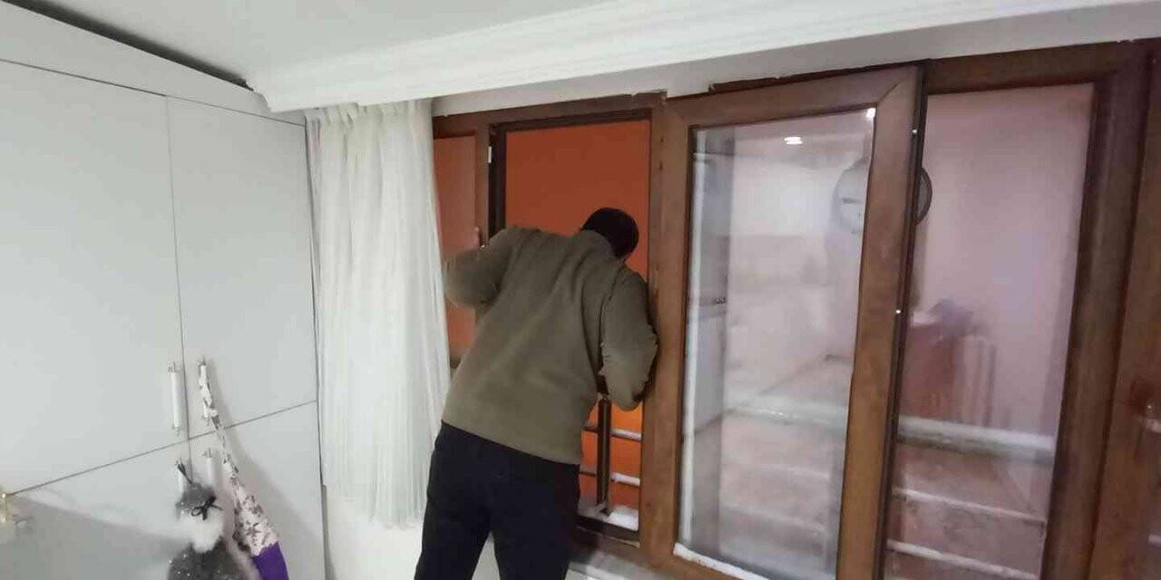 Tatvan’da tipi ve fırtına hayatı durma noktasına getirdi