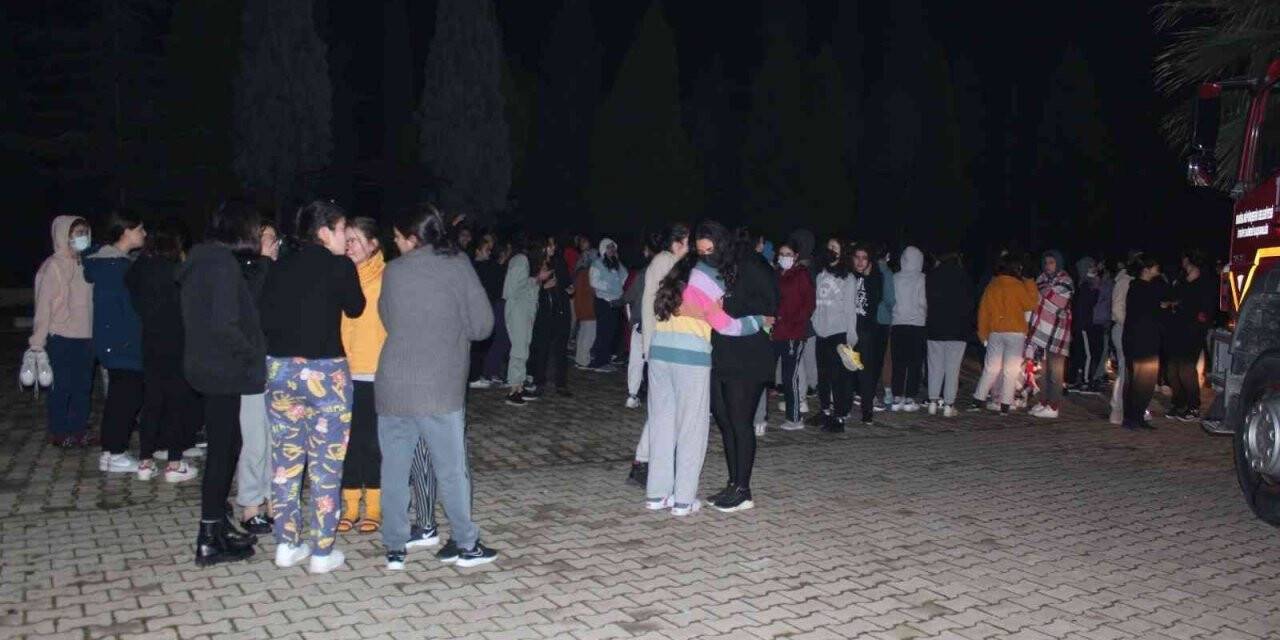 Öğrenci yurdunda yangın paniği